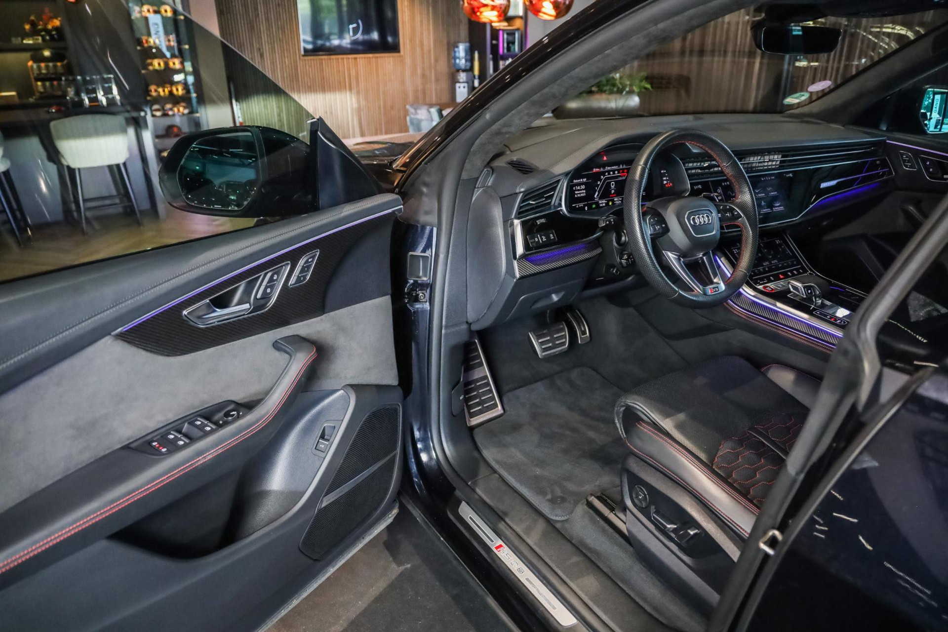 Audi RSQ8 4.0 TFSI Quattro, 600 PK, Keramiek, B&O, Massage/Ventilatie, Pano/Dak, Top/View, Trekhaak, Adapt/Cruise, 23''Rotor/Zwart 47869079-5.jpg | MorgenInternet B.V.