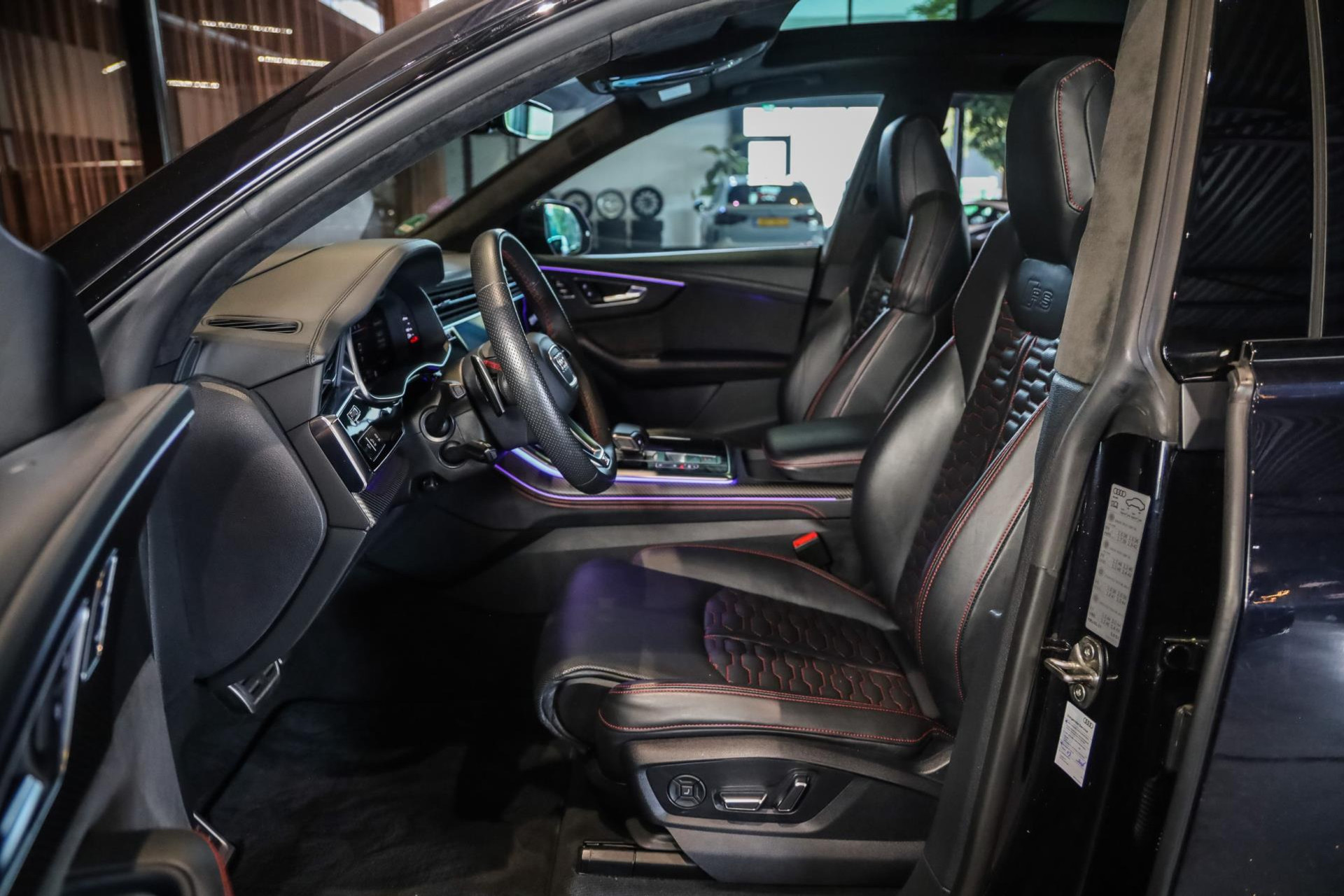Audi RSQ8 4.0 TFSI Quattro, 600 PK, Keramiek, B&O, Massage/Ventilatie, Pano/Dak, Top/View, Trekhaak, Adapt/Cruise, 23''Rotor/Zwart 47869079-6.jpg | MorgenInternet B.V.