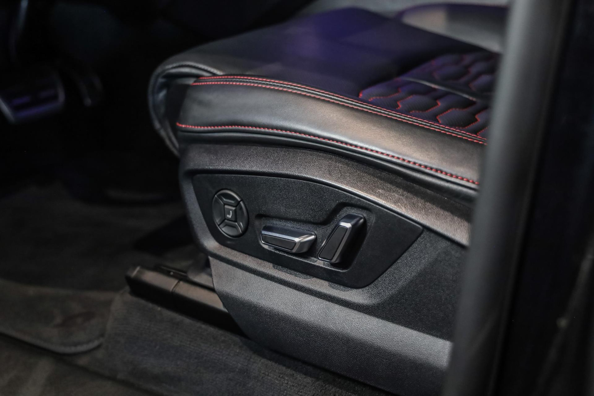 Audi RSQ8 4.0 TFSI Quattro, 600 PK, Keramiek, B&O, Massage/Ventilatie, Pano/Dak, Top/View, Trekhaak, Adapt/Cruise, 23''Rotor/Zwart 47869079-8.jpg | MorgenInternet B.V.